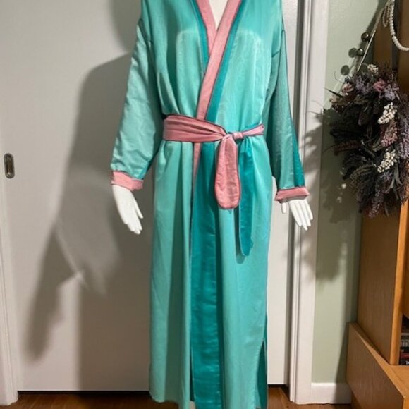 Neiman Marcus Other - VINTAGE NEIMAN MARCUS ROBE